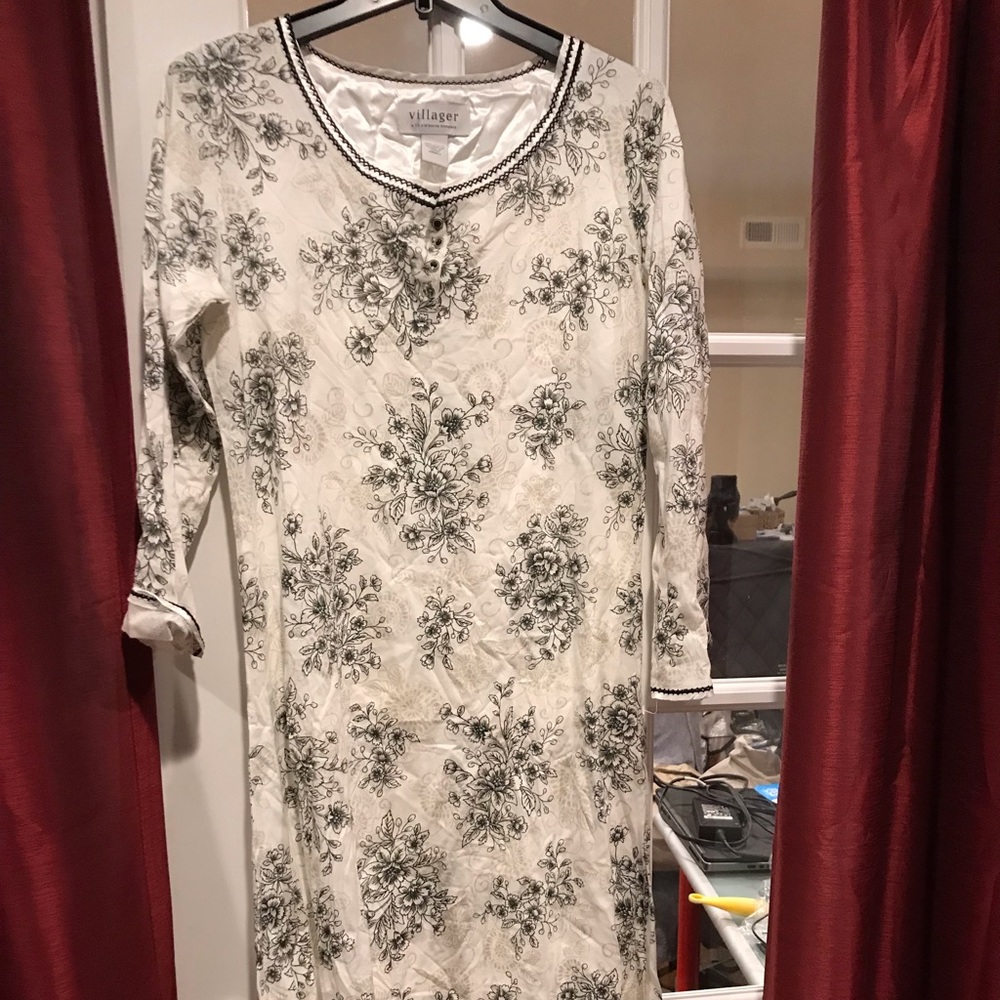Liz Claiborne nightgown